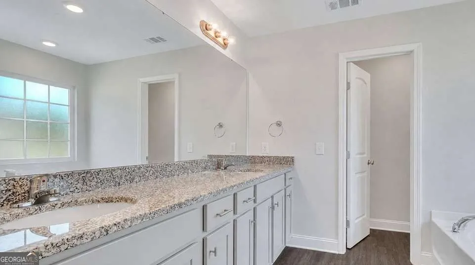 9 Sago Palm Way Bloomingdale, GA 31302