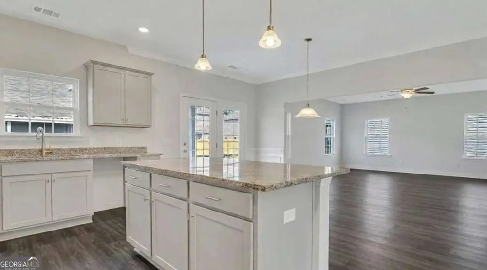 9 Sago Palm Way Bloomingdale, GA 31302