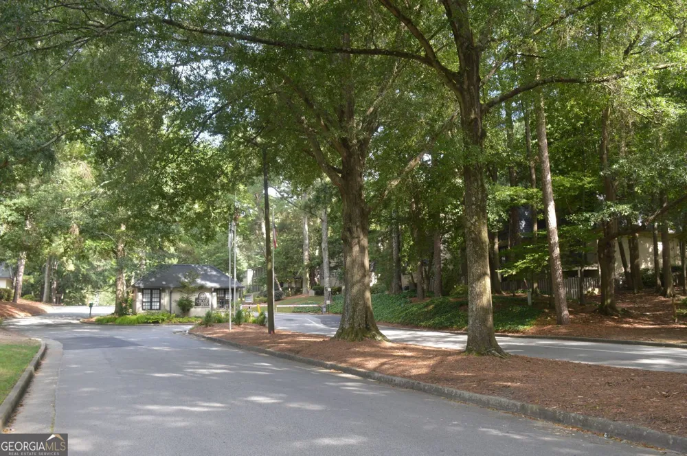 118 Maison PL NW Atlanta, GA 30327