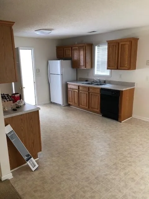180 Waters Edge DR Locust Grove, GA 30248