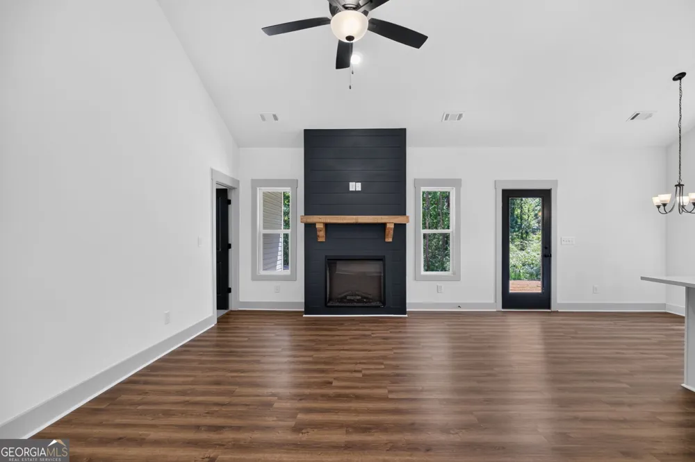 457 Relay RD Silver Creek, GA 30173