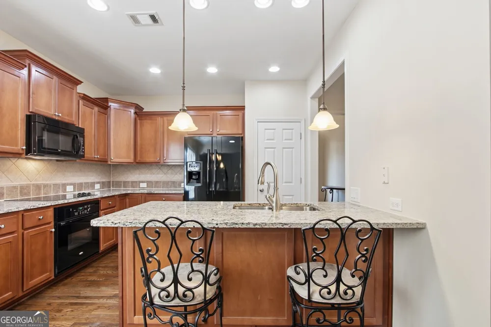 125 Chestnut DR Canton, GA 30114