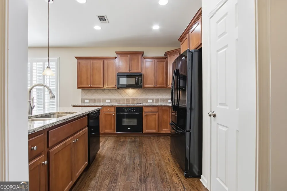 125 Chestnut DR Canton, GA 30114