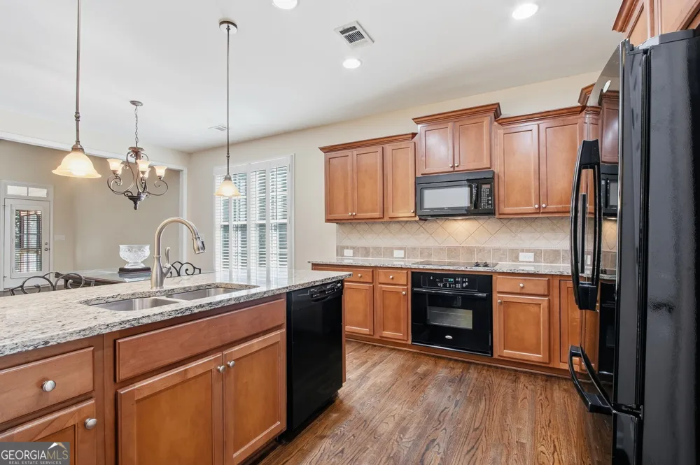 125 Chestnut DR Canton, GA 30114