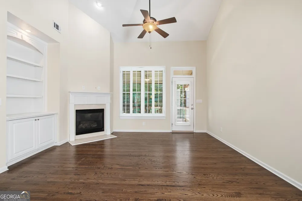 125 Chestnut DR Canton, GA 30114