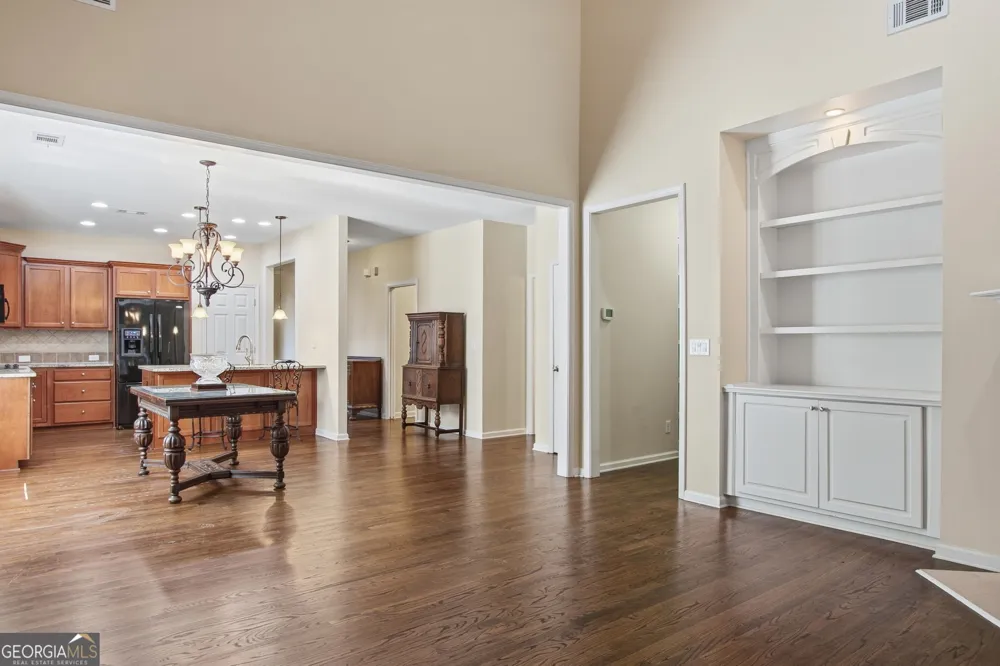 125 Chestnut DR Canton, GA 30114