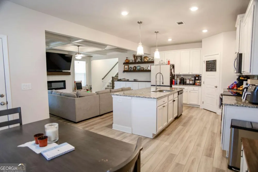 5329 Fox Hill LN Oakwood, GA 30566