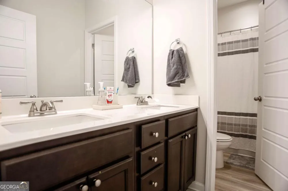 5329 Fox Hill LN Oakwood, GA 30566