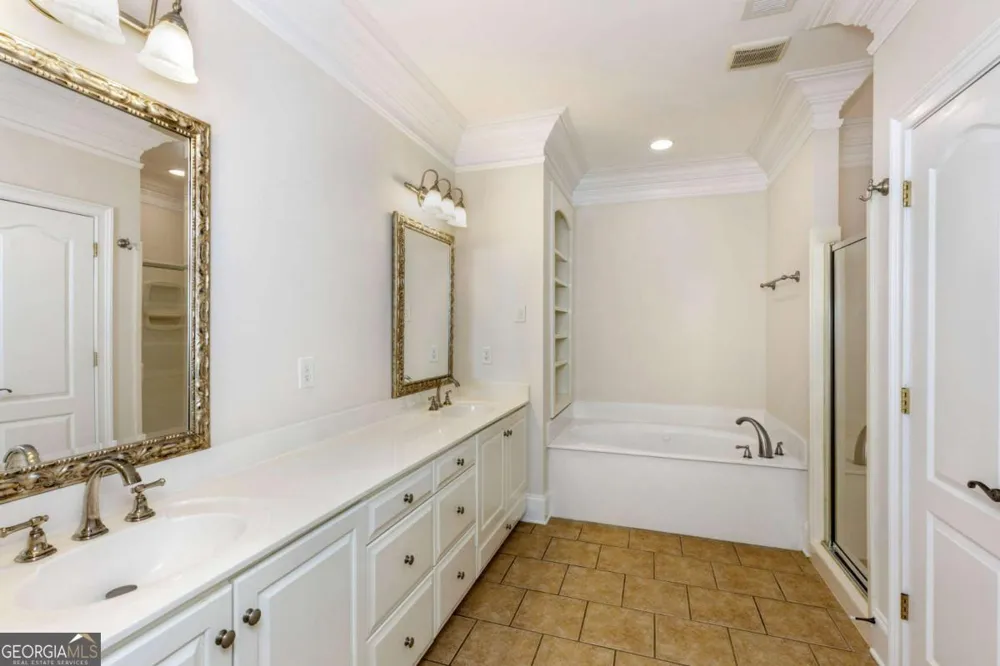8720 Parker PL Roswell, GA 30076