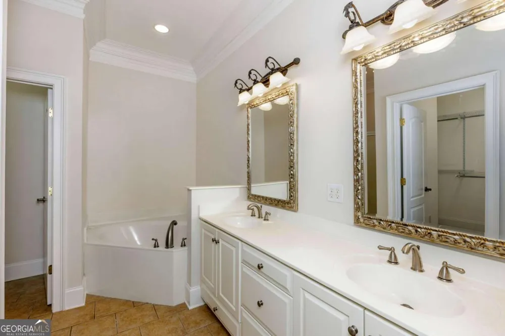 8720 Parker PL Roswell, GA 30076