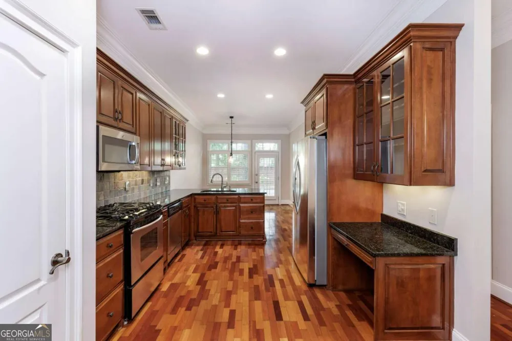 8720 Parker PL Roswell, GA 30076