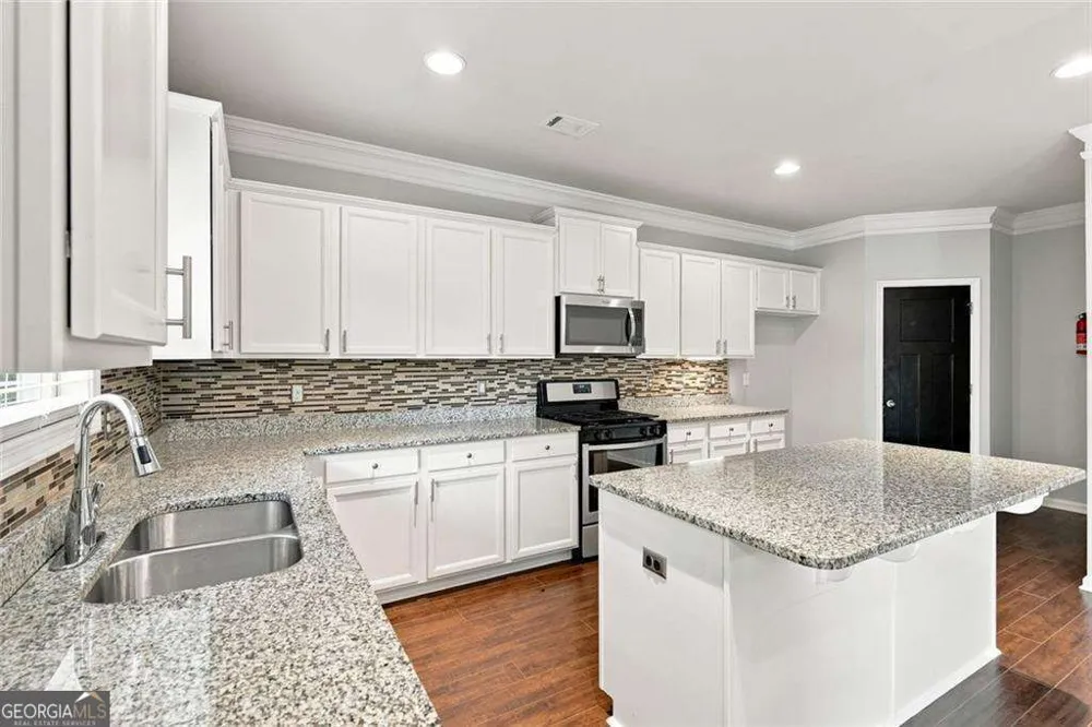 268 Oak RD Lawrenceville, GA 30044