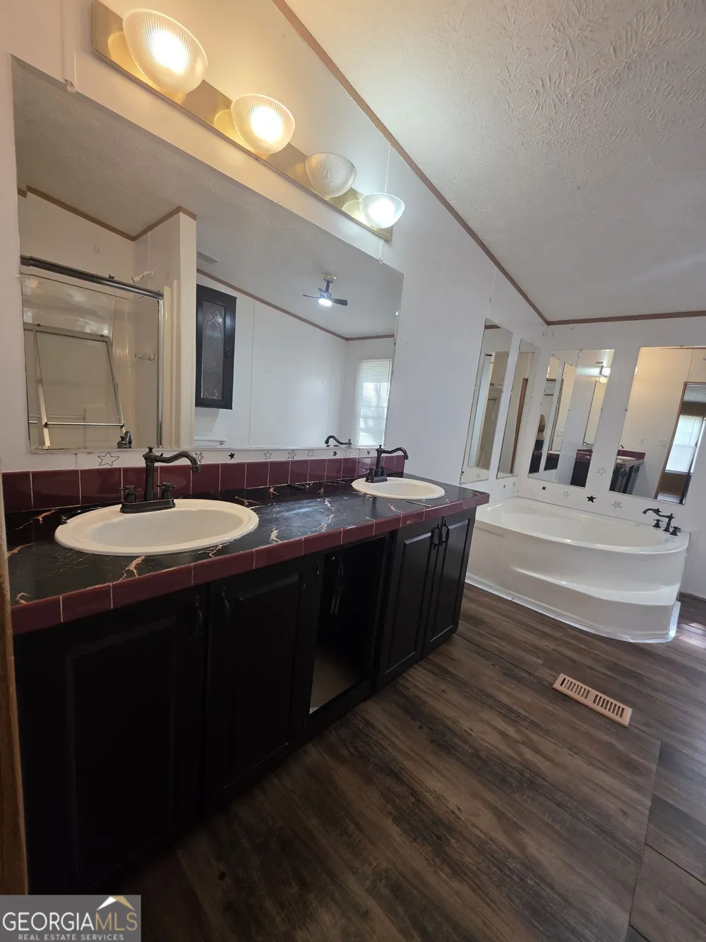 111 Harper RD Sparta, GA 31087
