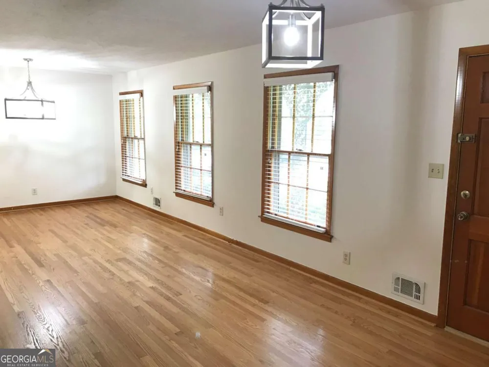 1321 Mary Dale DR Lilburn, GA 30047