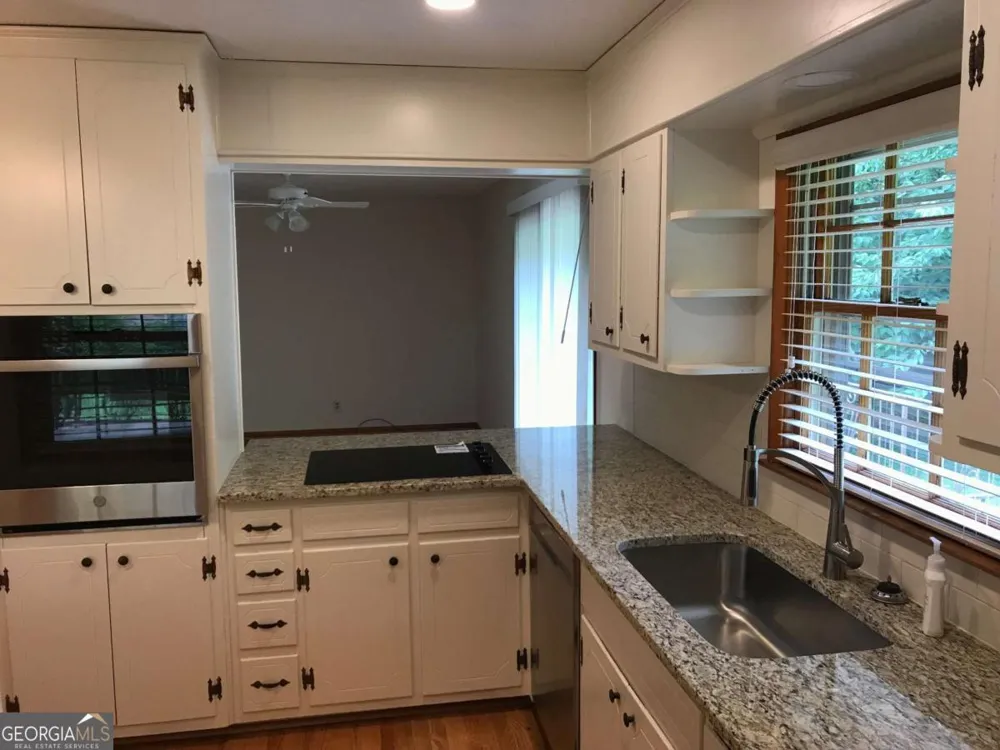 1321 Mary Dale DR Lilburn, GA 30047