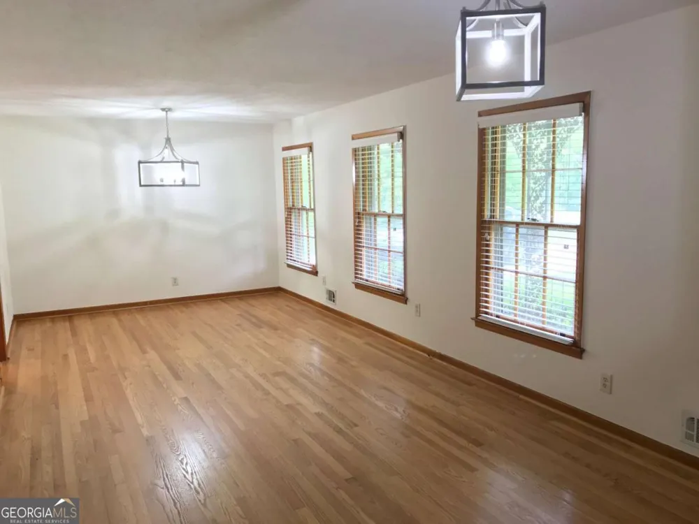1321 Mary Dale DR Lilburn, GA 30047