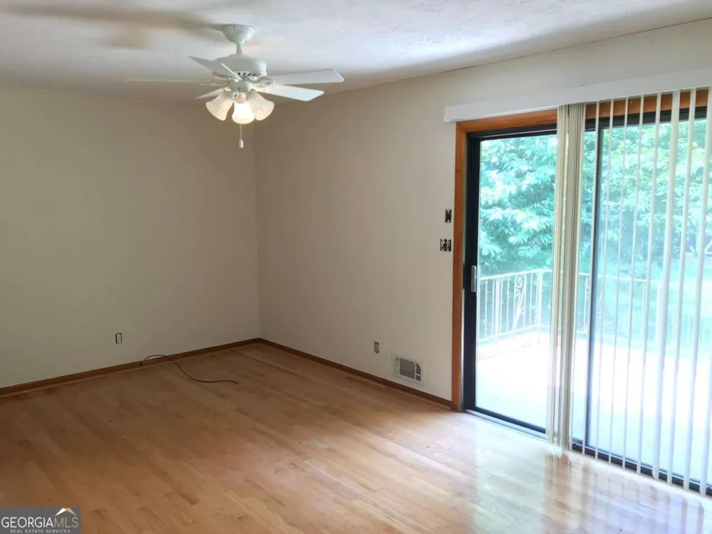 1321 Mary Dale DR Lilburn, GA 30047