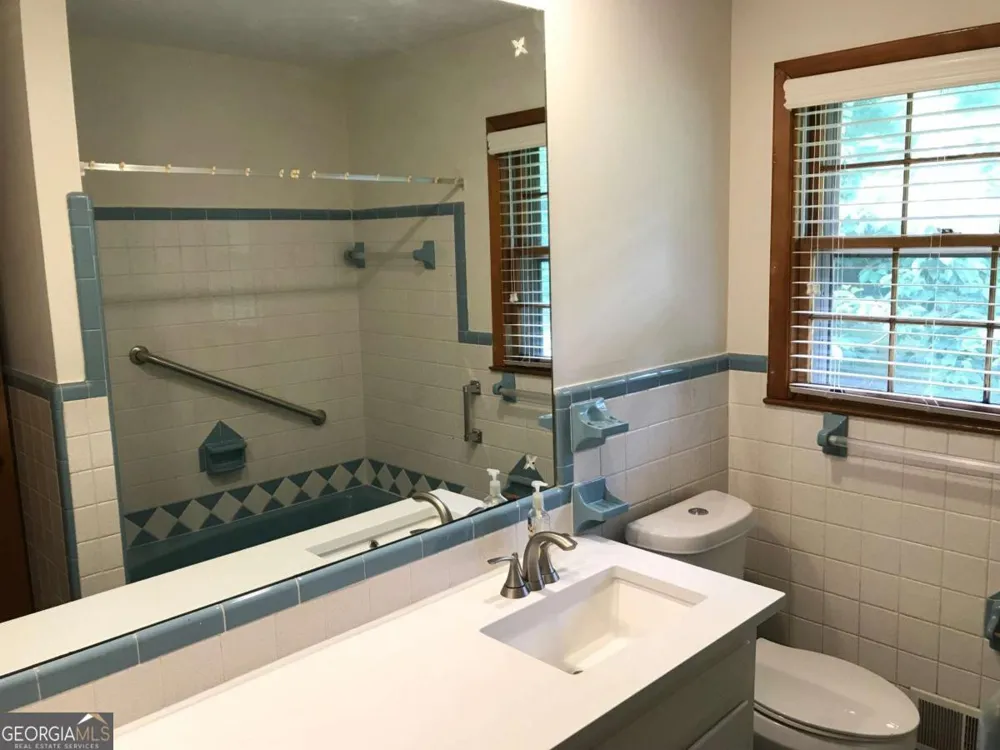 1321 Mary Dale DR Lilburn, GA 30047