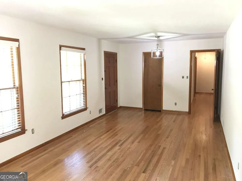 1321 Mary Dale DR Lilburn, GA 30047