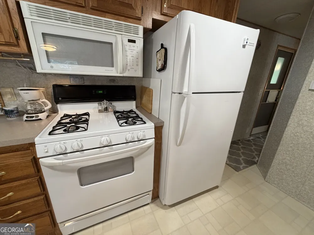 66 Maple Wood LN Cleveland, GA 30528