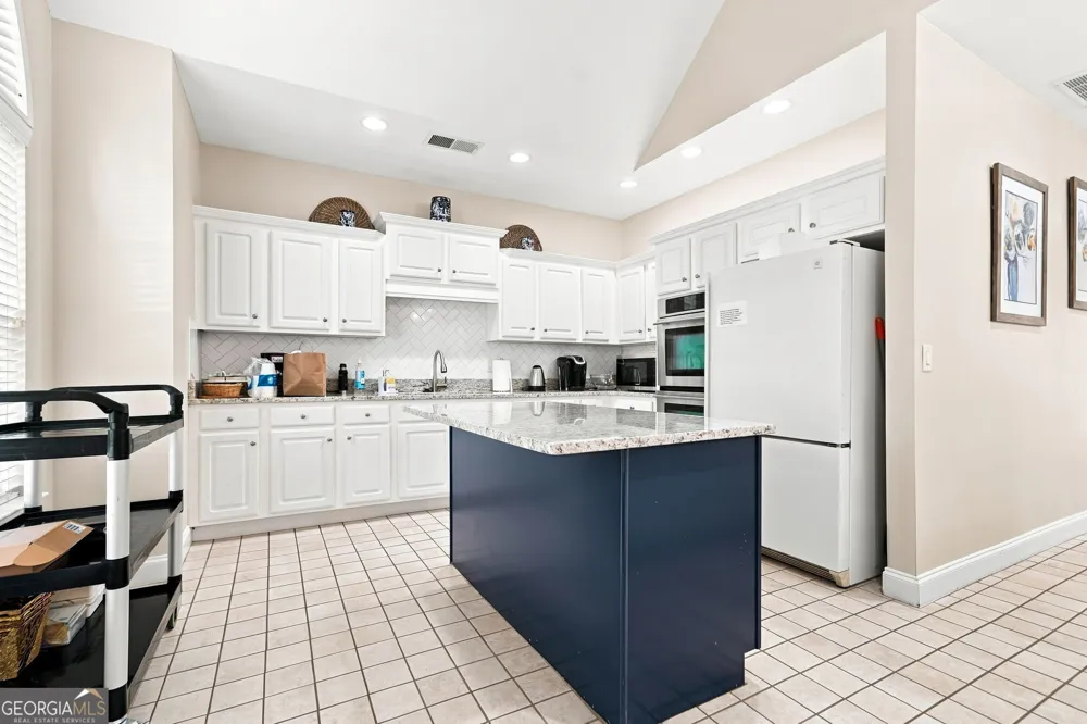 3204 Village LN Roswell, GA 30075