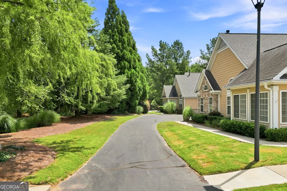 3204 Village LN Roswell, GA 30075