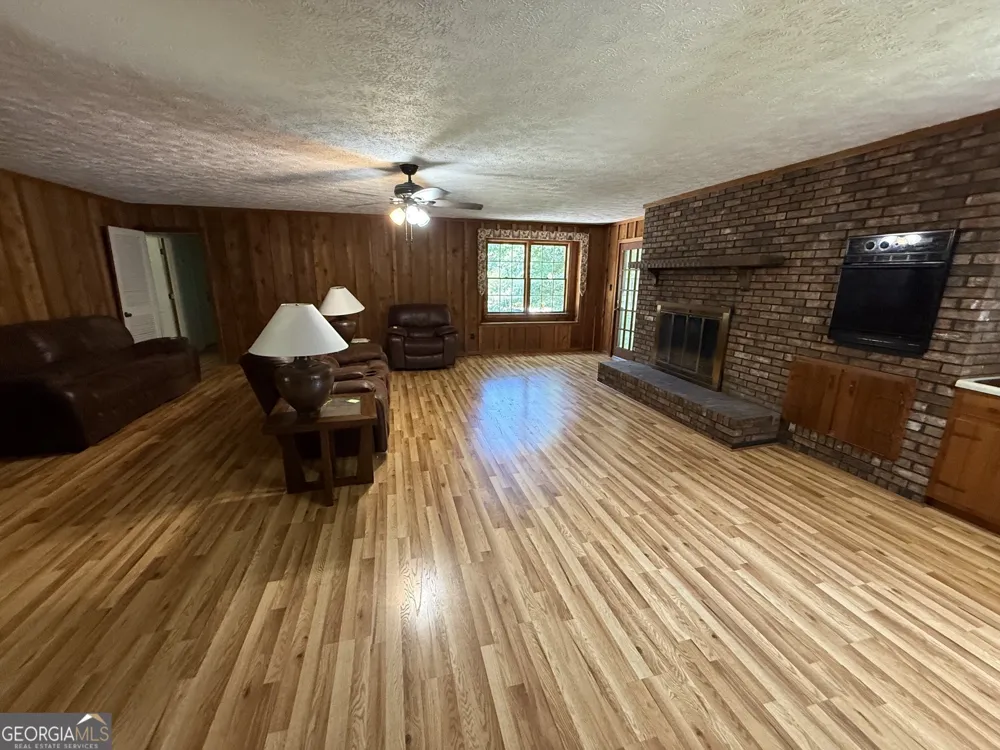 135 Kennesaw DR Thomaston, GA 30286