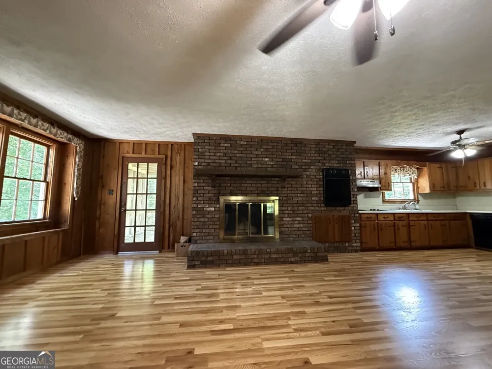 135 Kennesaw DR Thomaston, GA 30286
