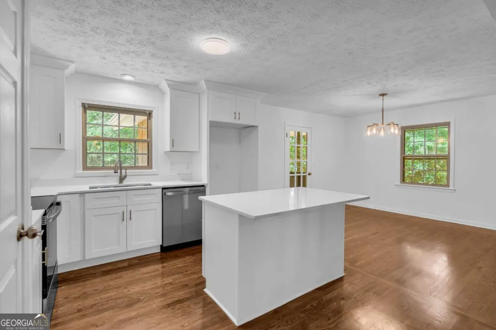 6193 Pine LN Douglasville, GA 30135