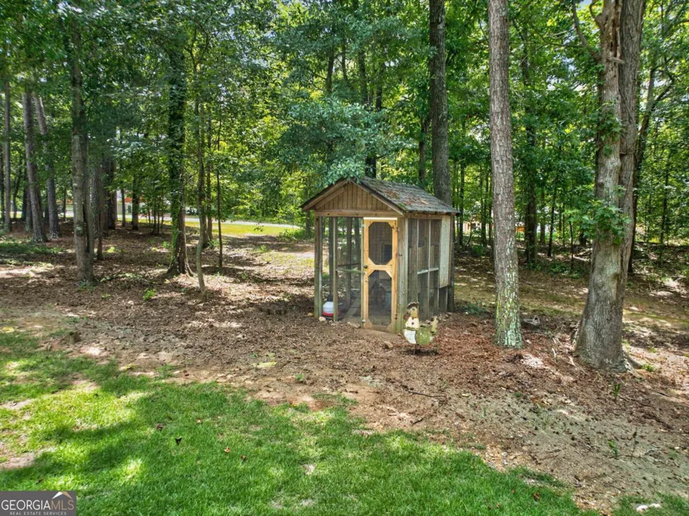 132 Country LN Eatonton, GA 31024