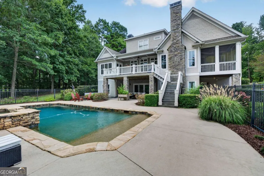 132 Country LN Eatonton, GA 31024