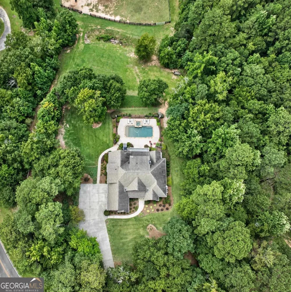 132 Country LN Eatonton, GA 31024