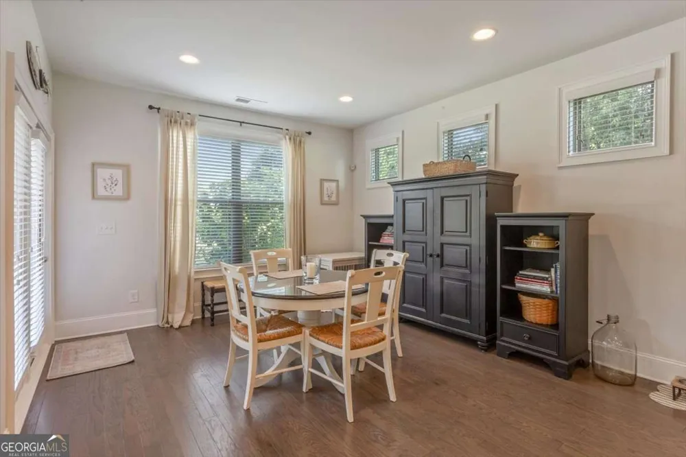 327 Carmichael CIR Canton, GA 30115
