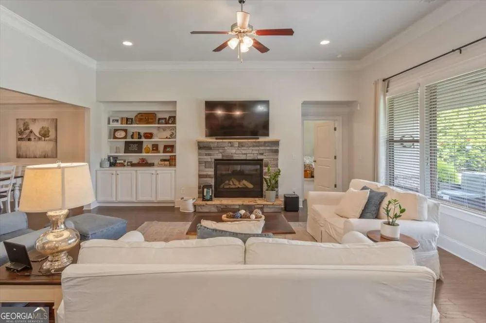 327 Carmichael CIR Canton, GA 30115