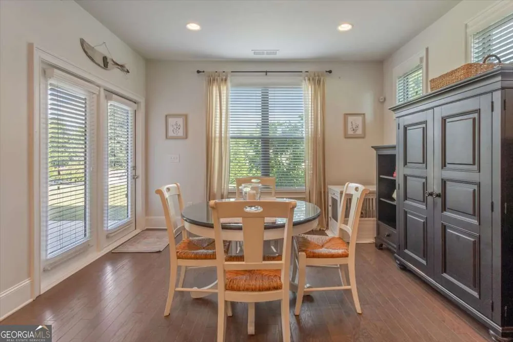 327 Carmichael CIR Canton, GA 30115