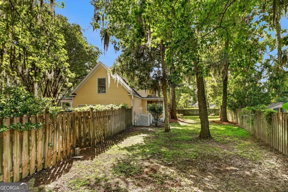 9 Devon RD Savannah, GA 31419