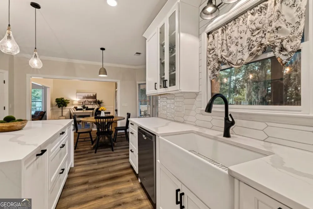 9 Devon RD Savannah, GA 31419