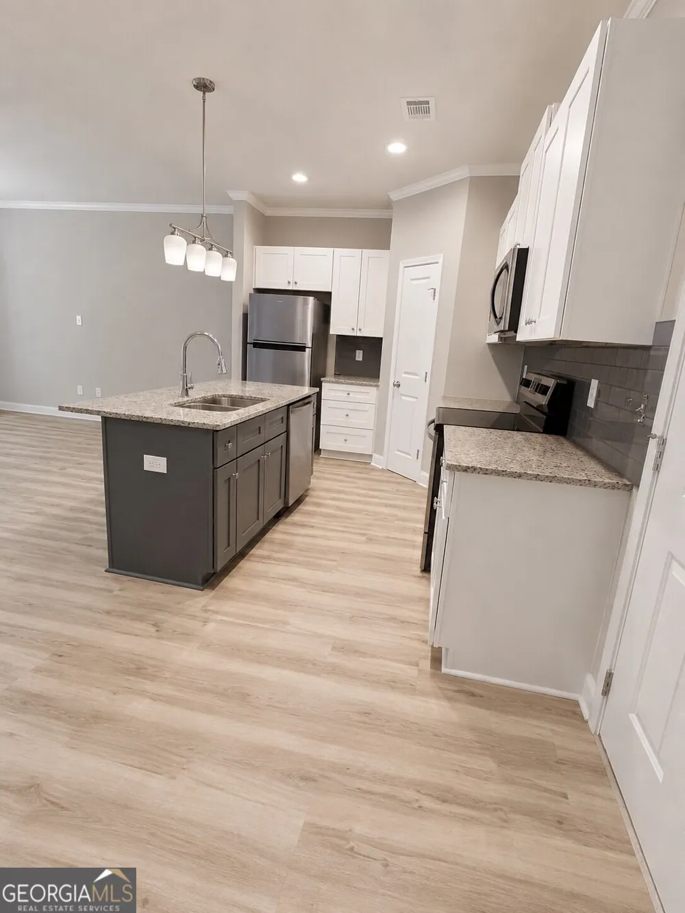 213 Beau ST Lilburn, GA 30047