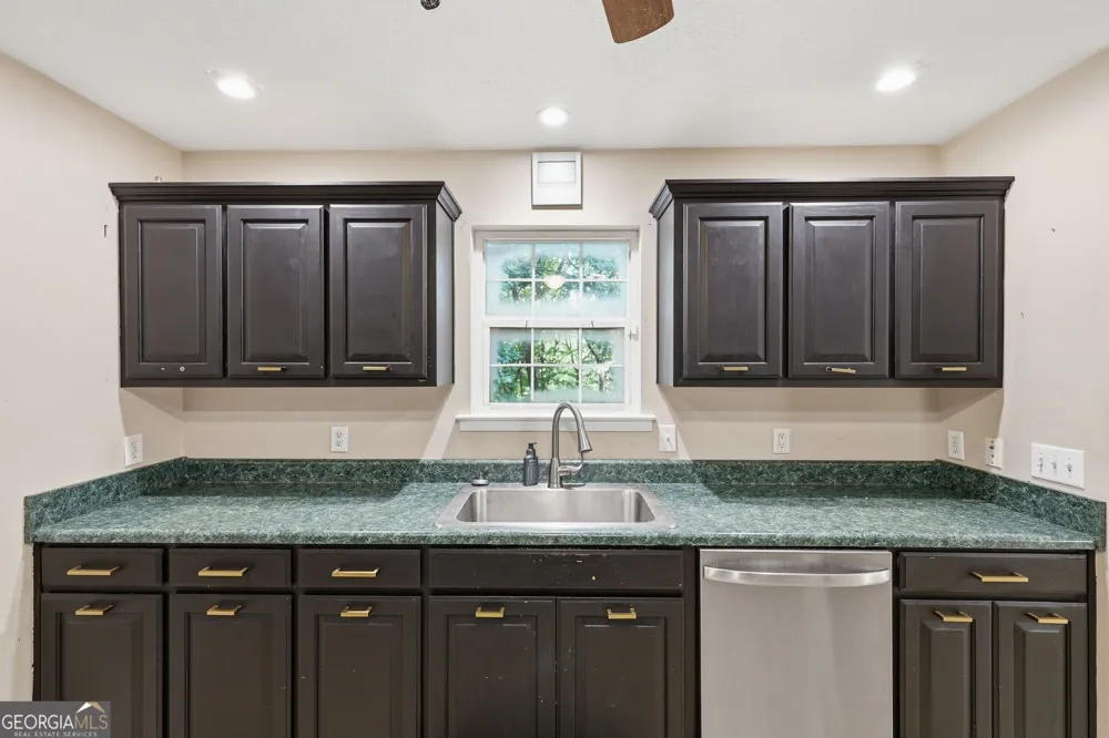 500 Washboard RD Cleveland, GA 30528