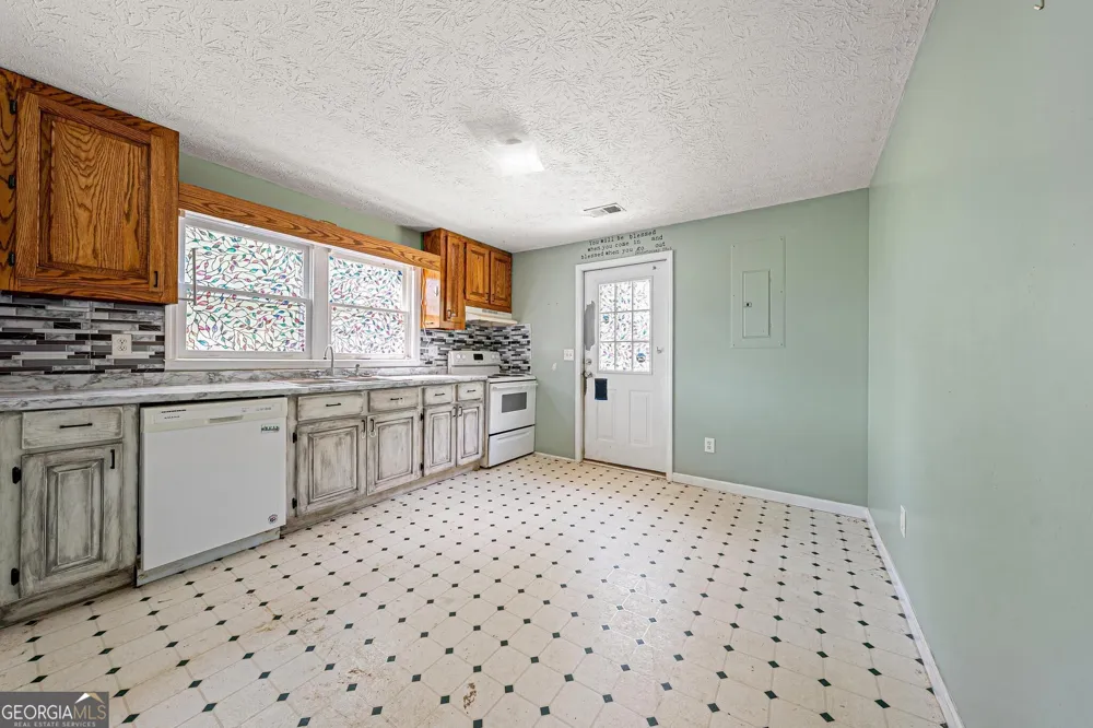 211 Harmony ST Commerce, GA 30529