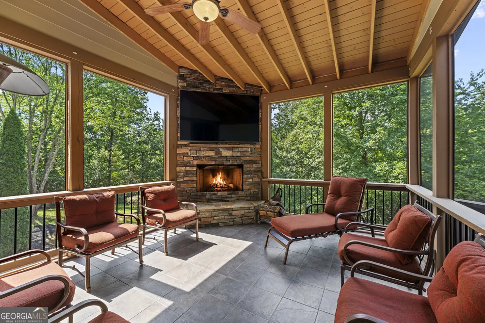 325 N Brooke DR Canton, GA 30115