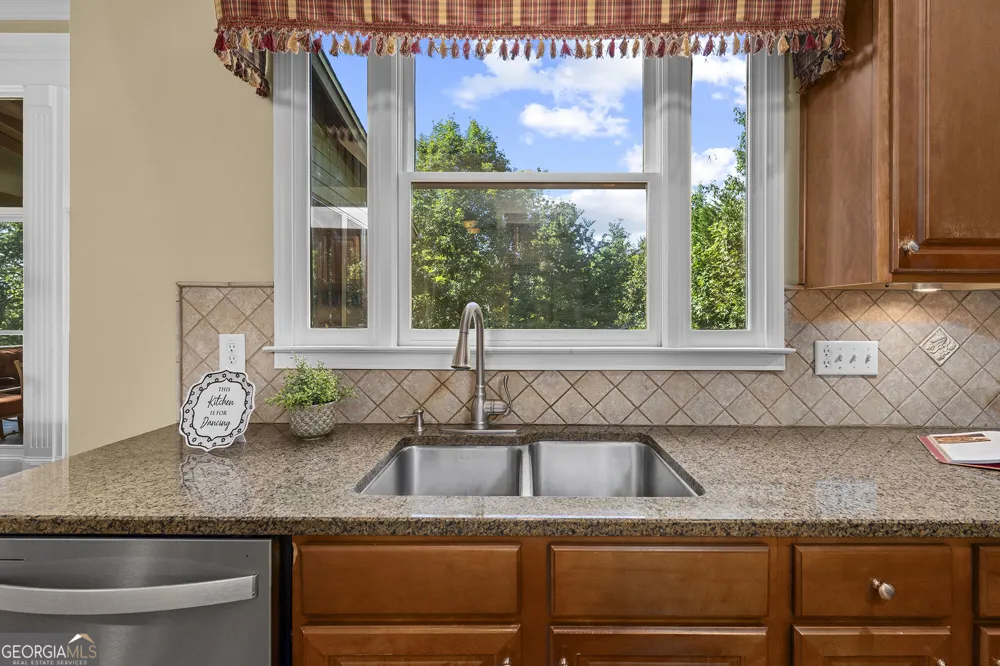 325 N Brooke DR Canton, GA 30115