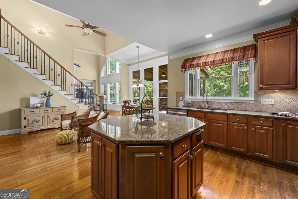 325 N Brooke DR Canton, GA 30115