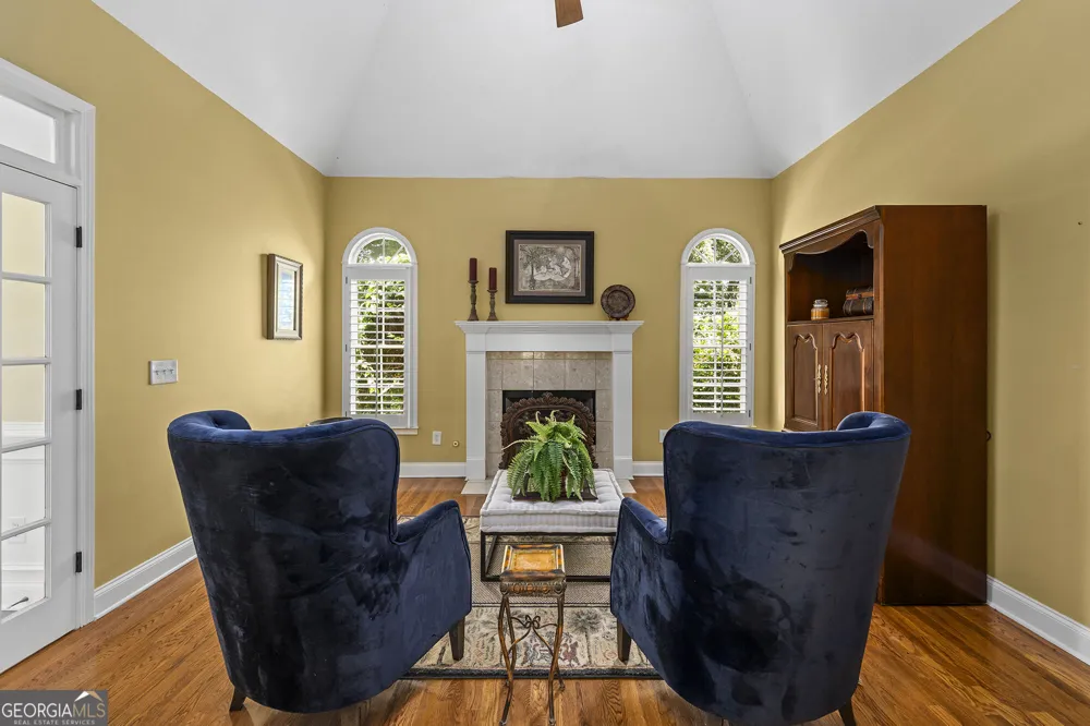 325 N Brooke DR Canton, GA 30115