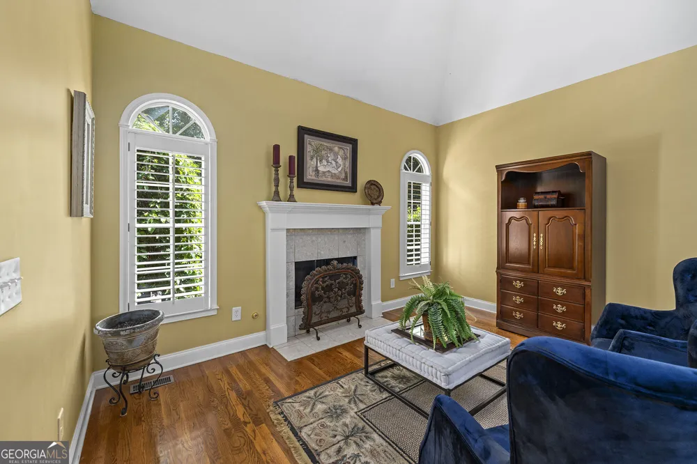 325 N Brooke DR Canton, GA 30115