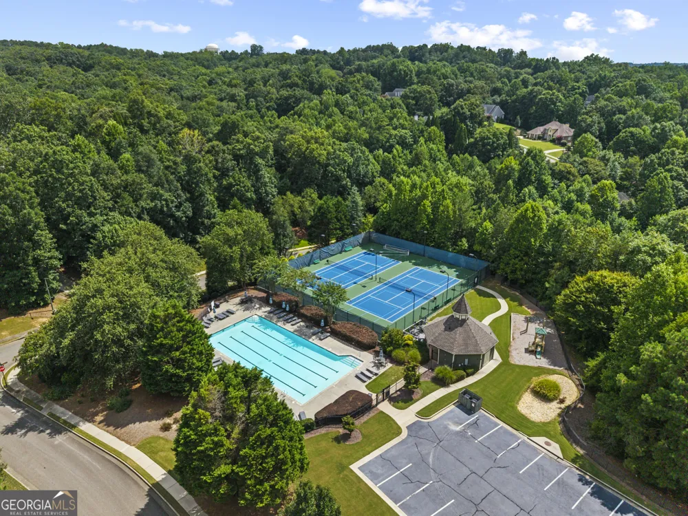 325 N Brooke DR Canton, GA 30115