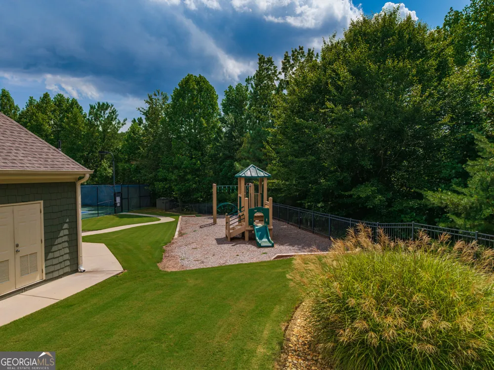 325 N Brooke DR Canton, GA 30115