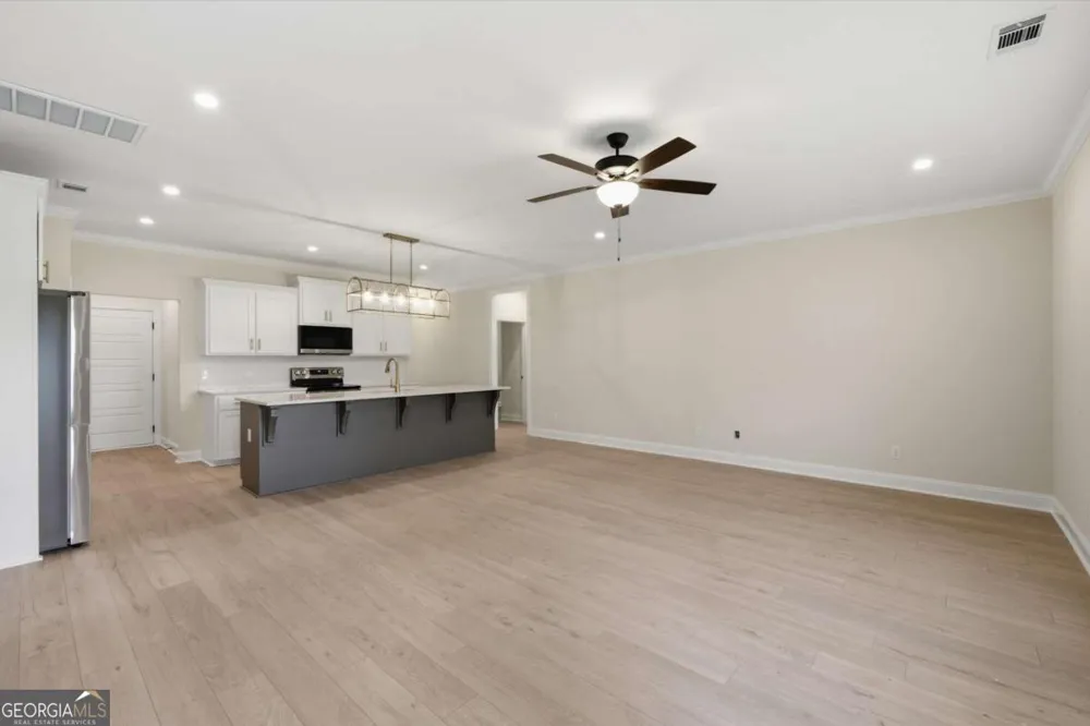 93 Ennis RD Pembroke, GA 31321