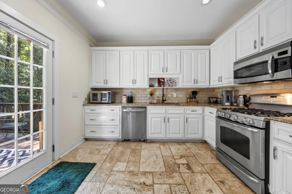 2872 Summit Crest LN Snellville, GA 30078