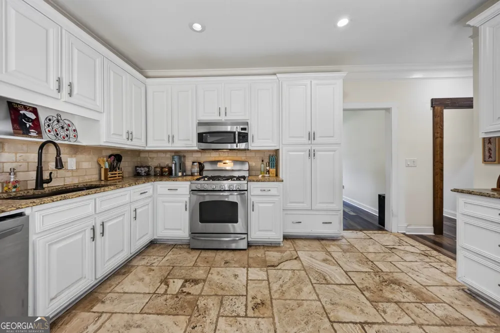 2872 Summit Crest LN Snellville, GA 30078